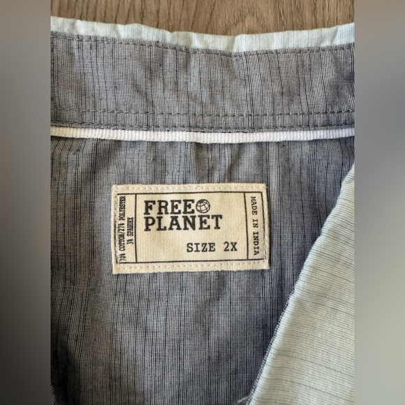 Free Planet Blue Casual Button Down 👔 - Picture 3 of 8